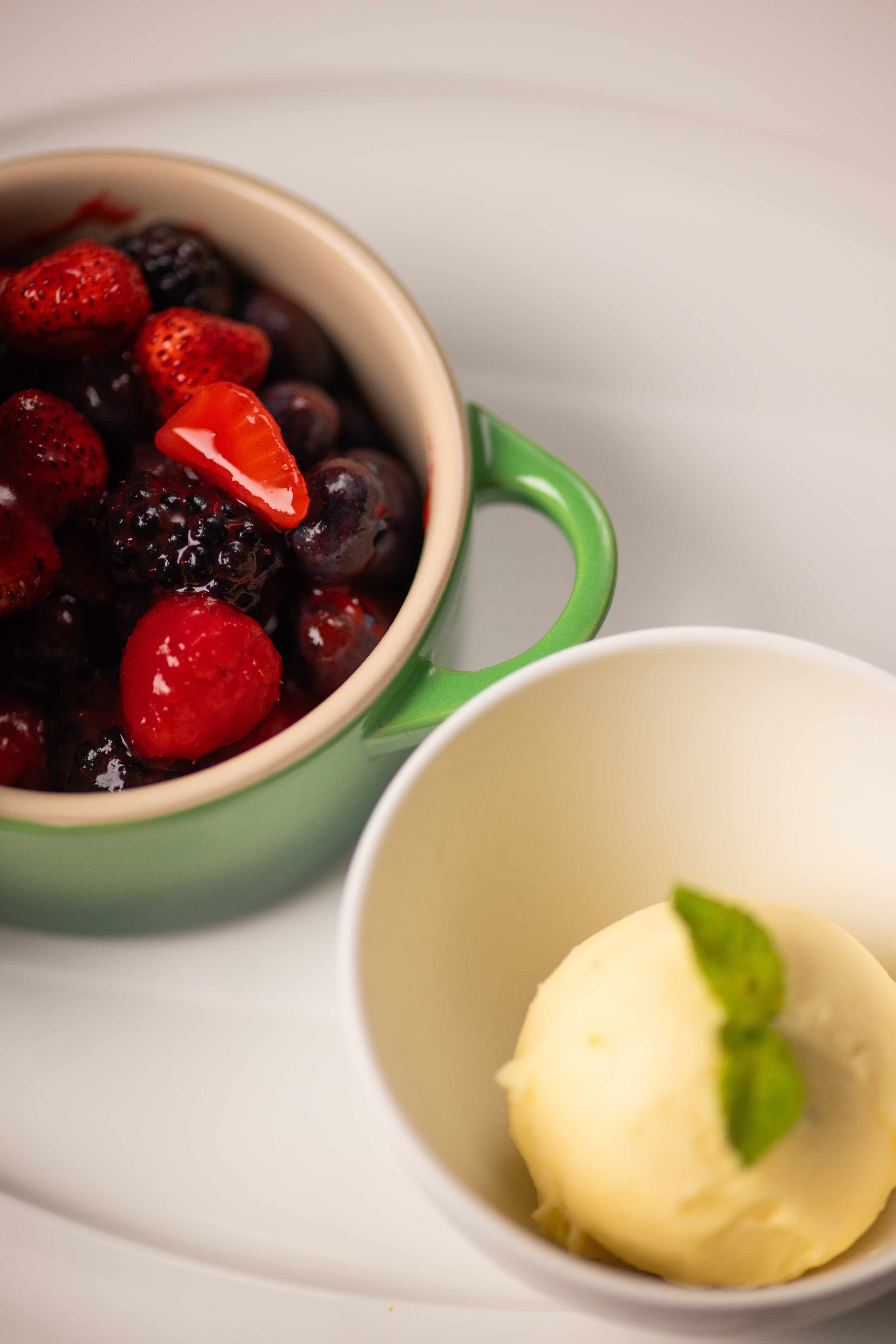 Warm wild berries with ice cream 2 copia